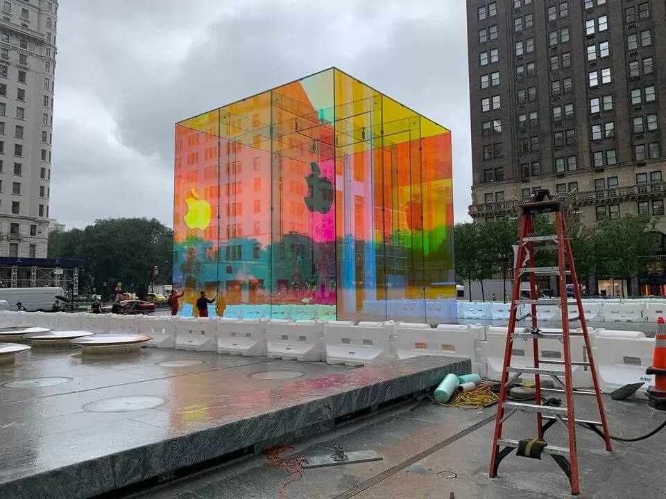 這一次，蘋(píng)果店讓大家「性高潮」了！網(wǎng)友：在紐約大道升起彩虹！